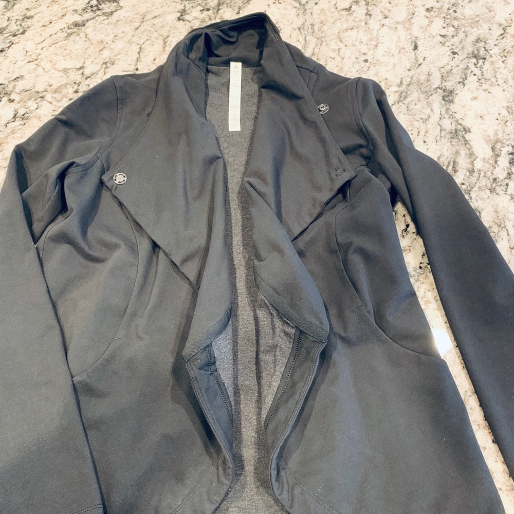 Lululemon black wrap jacket